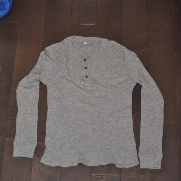 UniQlo Sweater - Picture 1 of 2